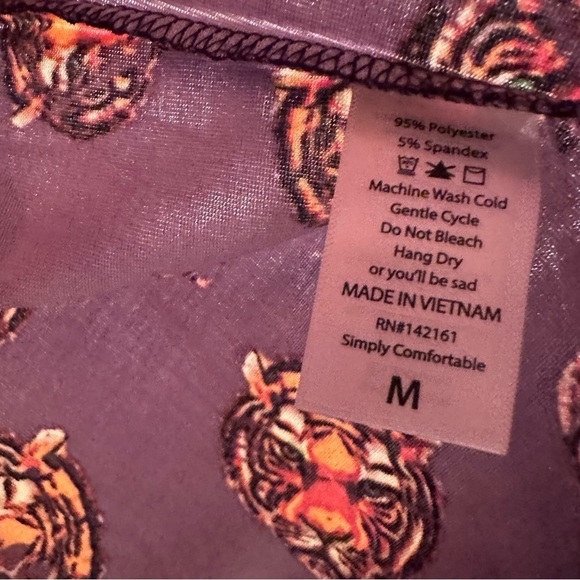 NEW LulaRoe Irma Mid-Sleeve Stretchy High-Low Tunic Top Loose Fit Modest Tigers - Picture 11 of 17